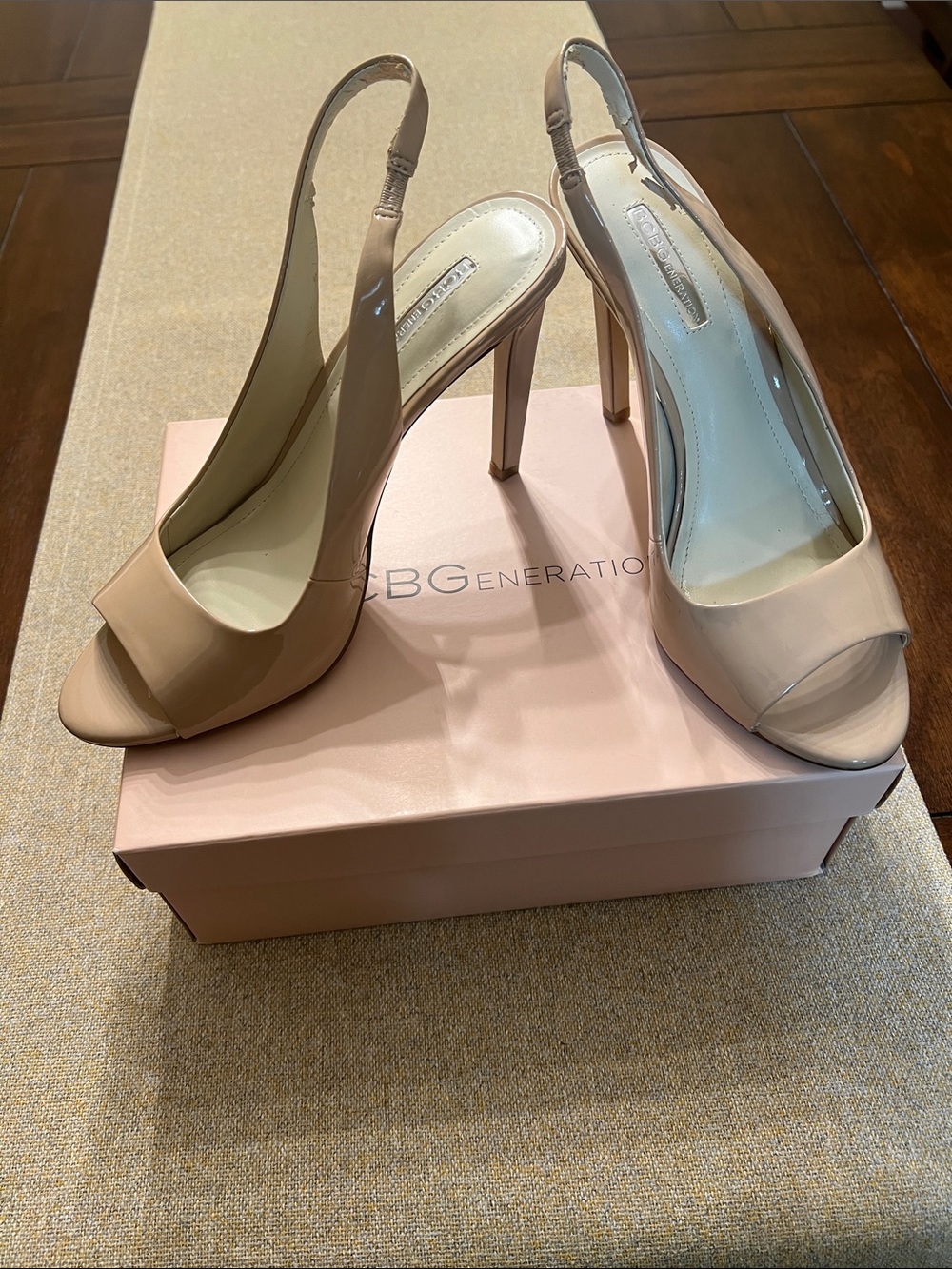 ❤️ BCBGeneration Carly Warm Sand Patent Heel - Picture 2 of 15